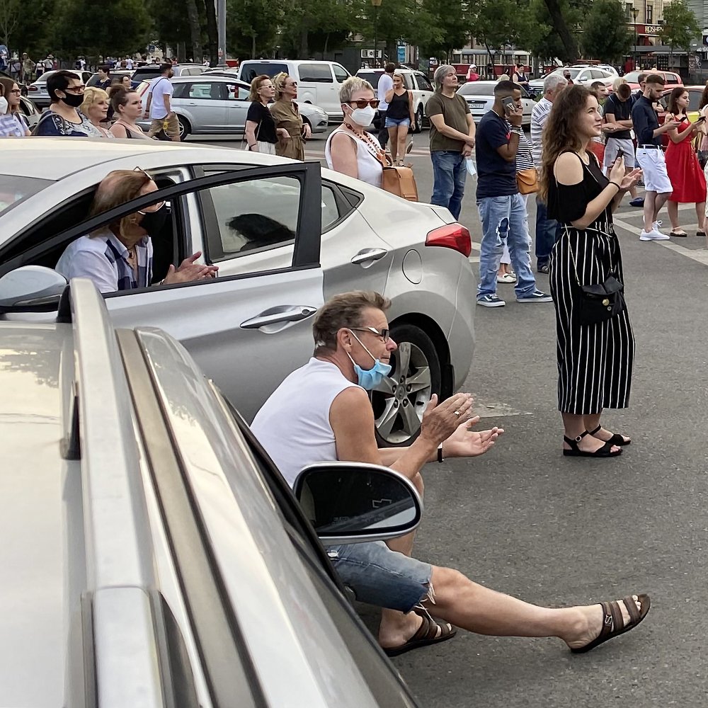 Концерт на площади (серия).