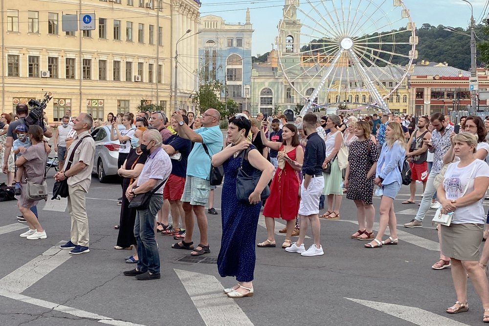 Концерт на площади (серия).