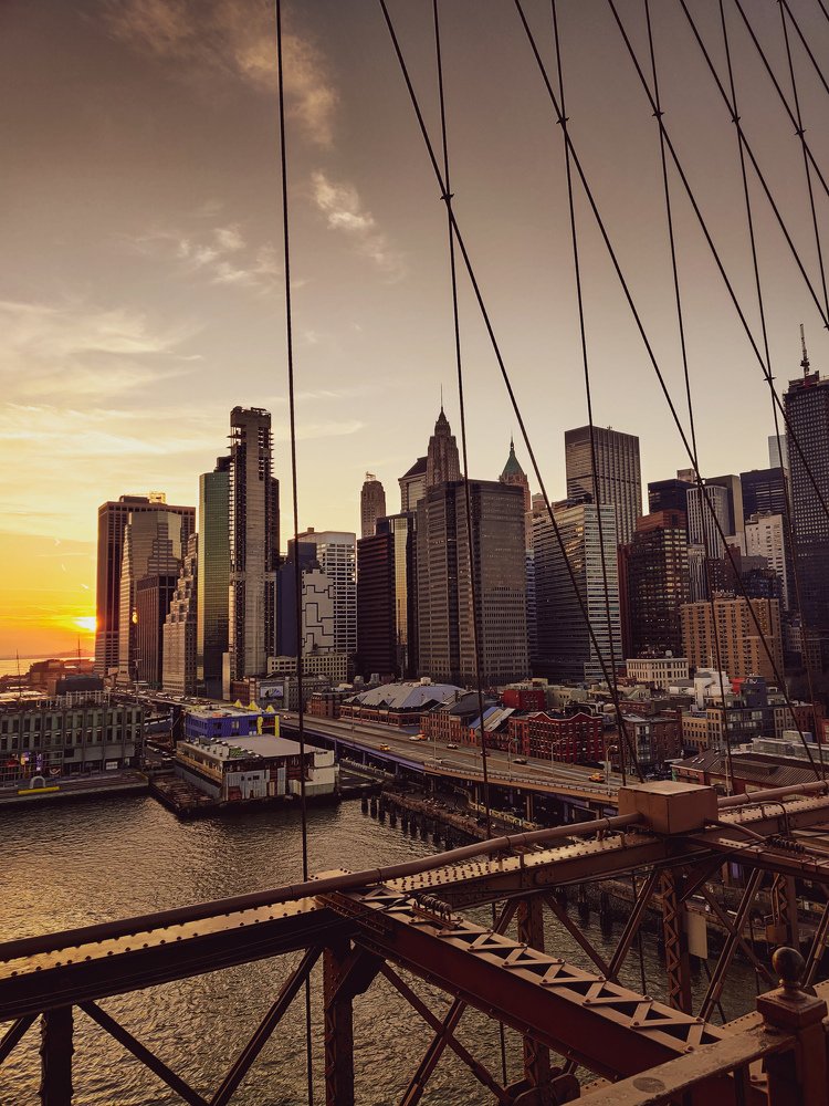 Вид на небоскрёбы Манхэттена с Бруклинского моста