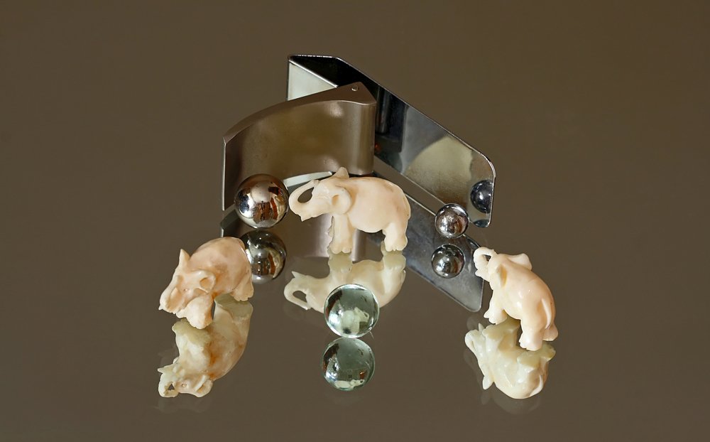 Семь слонов в походе за счастьем