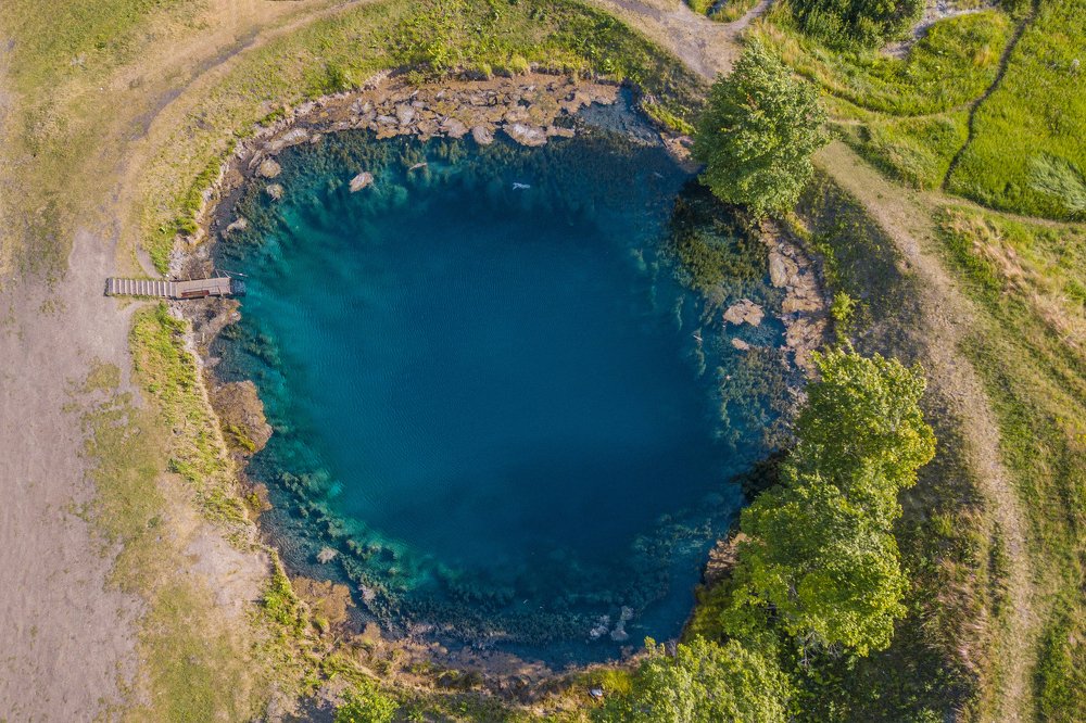 Голубое озеро