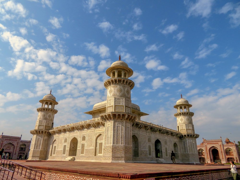 Itmad ul dalat maqbara