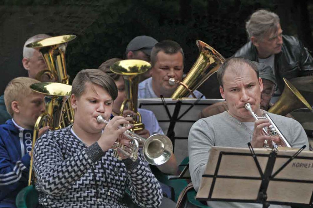 В Центральном парке играет духовой оркестр
