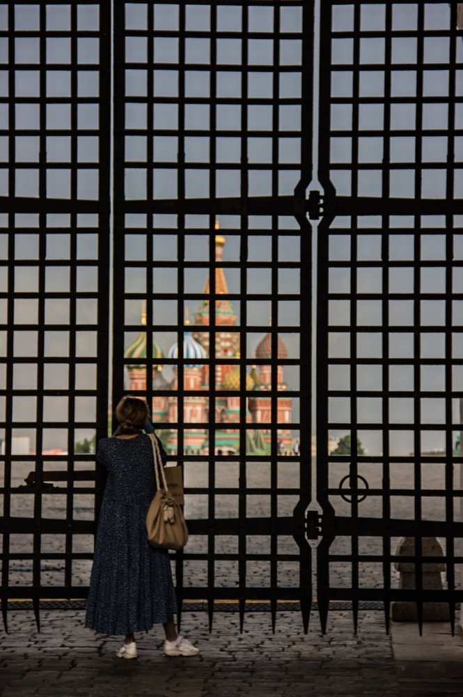 Closed area. ~ Закрытая площадь.