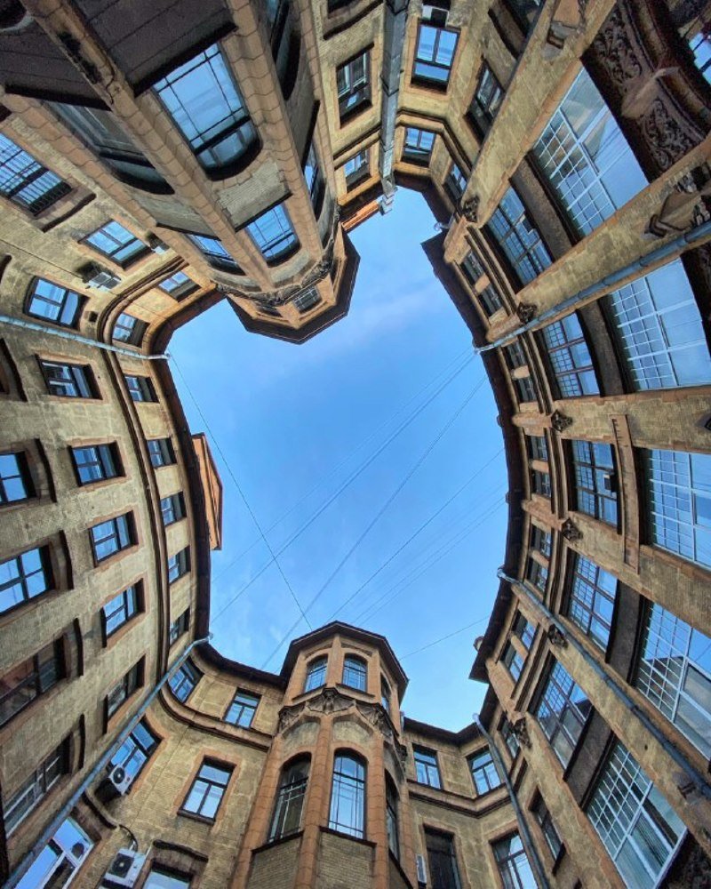 смотреть наверх