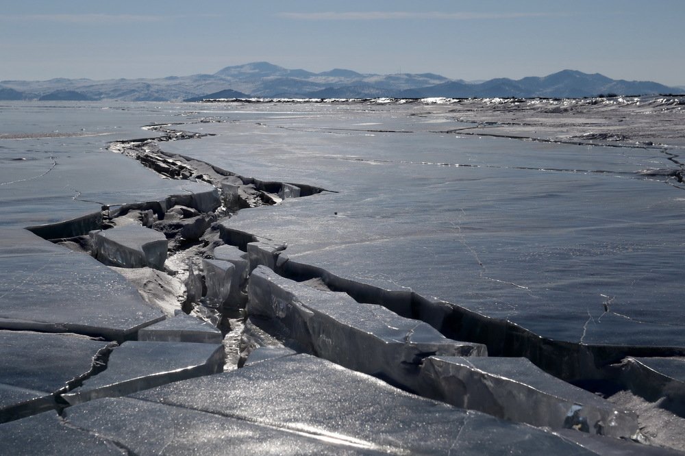 Трещины Байкала