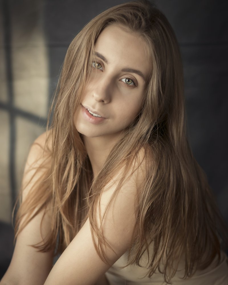 Portrait of a young girl in the morning light