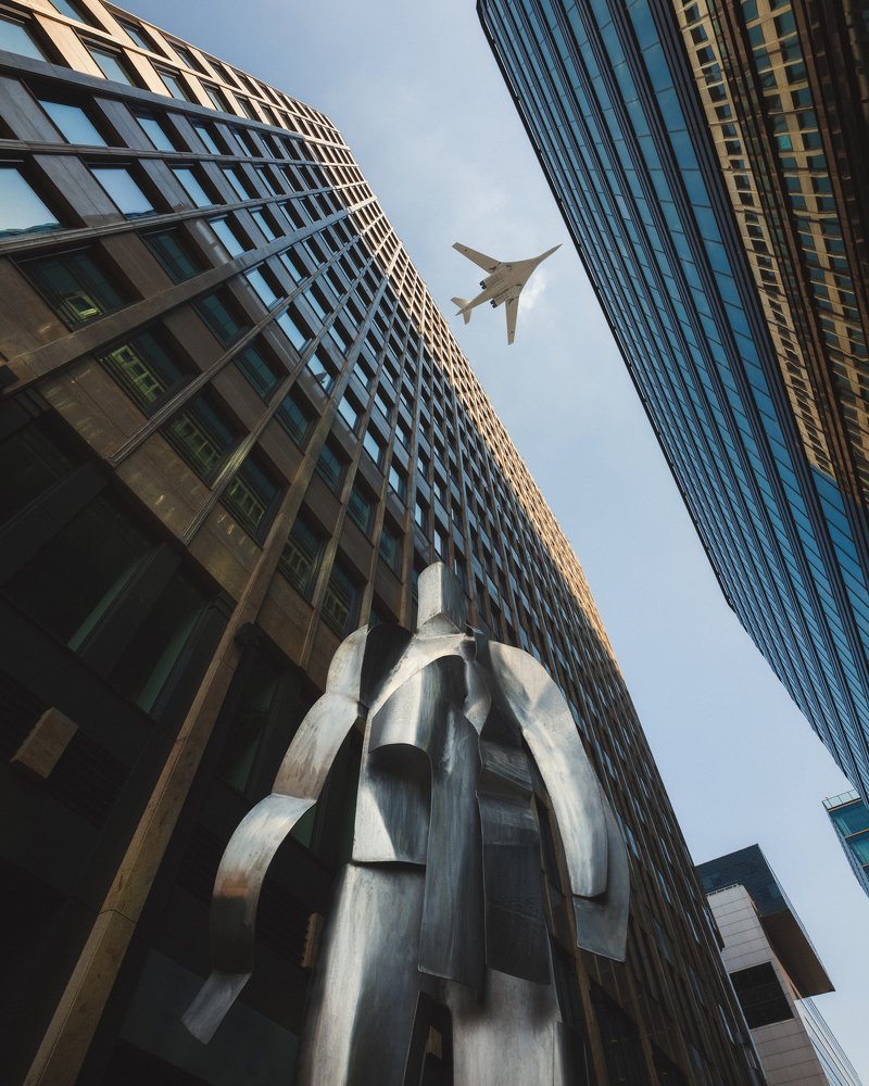 Белый лебедь над Белой площадью