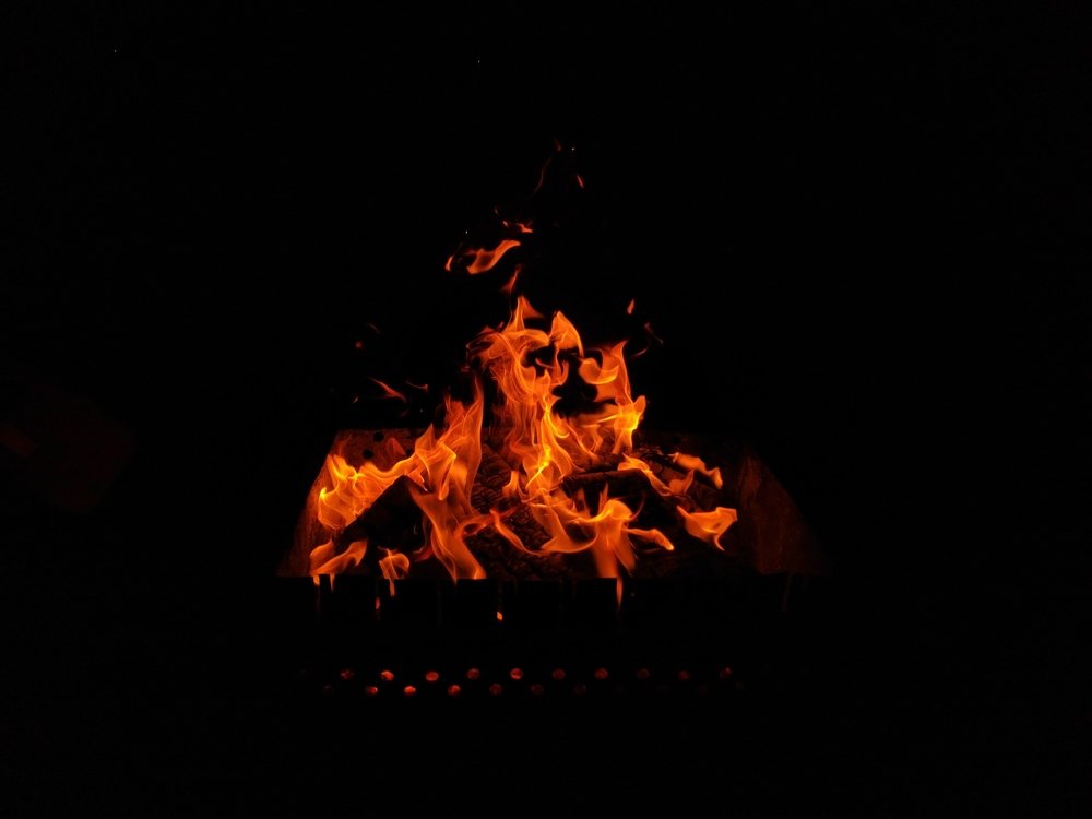 "танцующие лепестки огненного цветка"