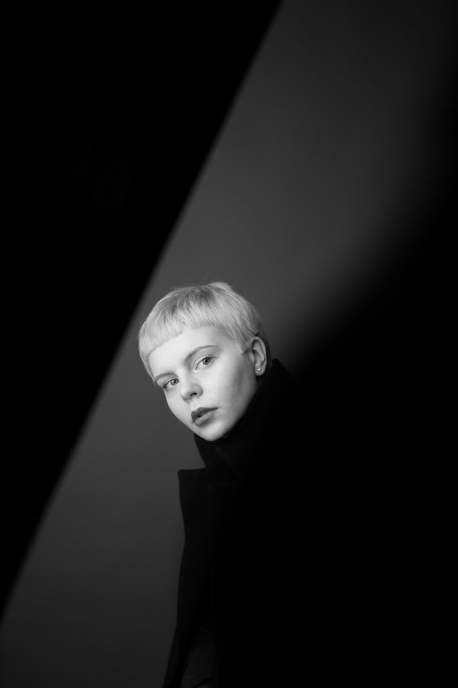 Черное пальто (Black coat)