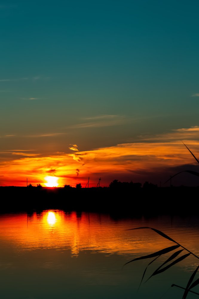 Закат на озере