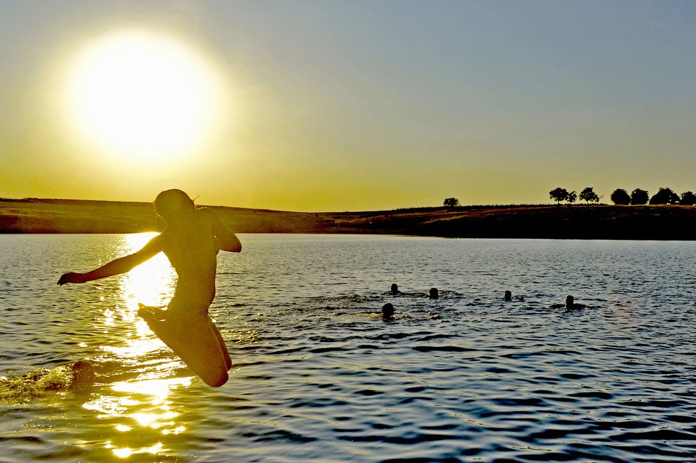 Купание на закате