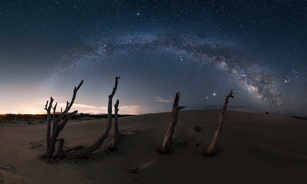 The dunes in the night