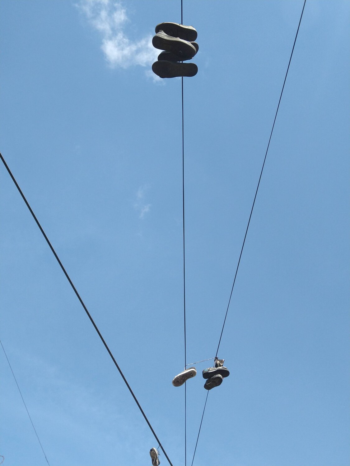 Zapatos colgados