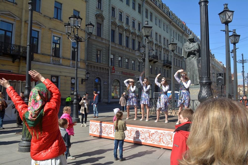 Танцы на улице города