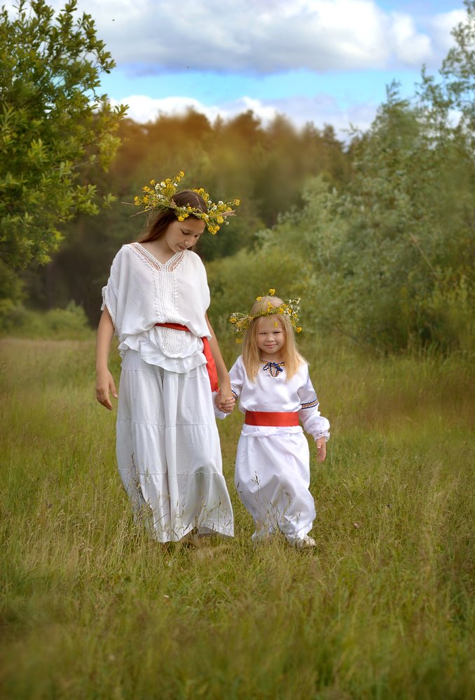 Девочки в веночках