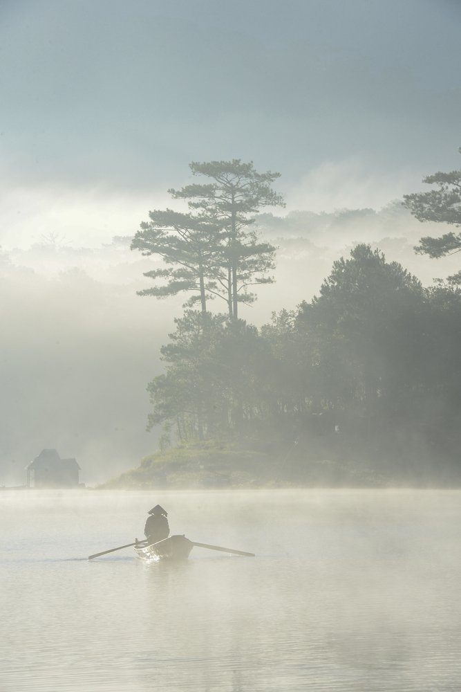 A fisherman on Tuyen-Lam lake