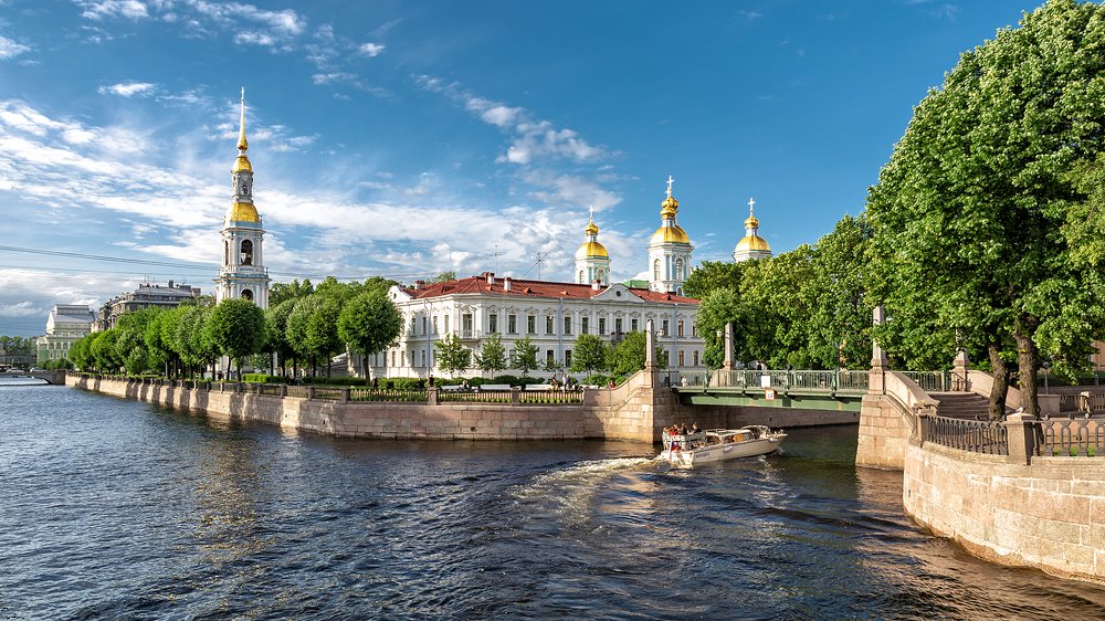 Photograph by Maxim Khrustalyov