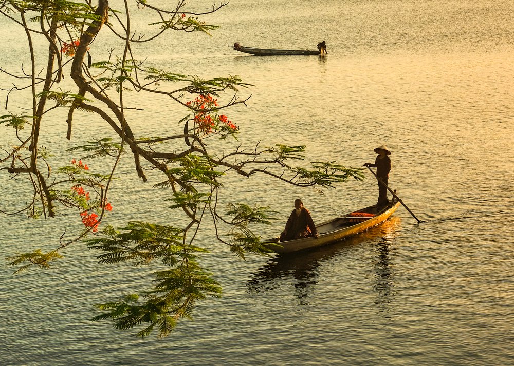 The Story sunset on the Huong river