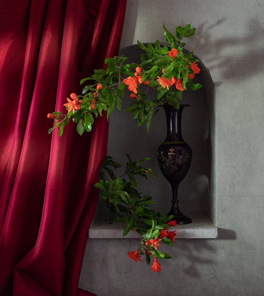 С цветами граната