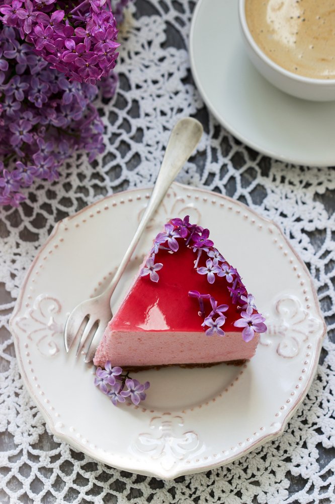 Mousse blackcurrant cake with coffee. Муссовый черносмородиновый торт с кофе.