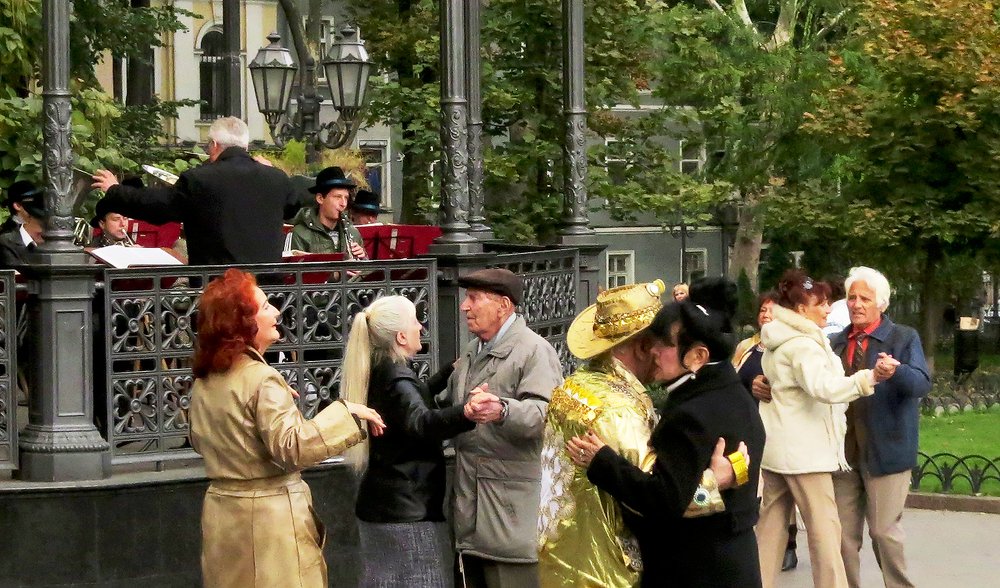 В городском саду.