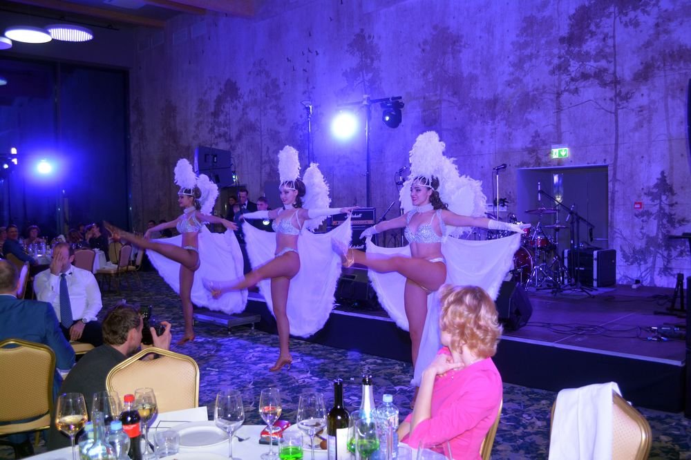 Новогодний кан-кан