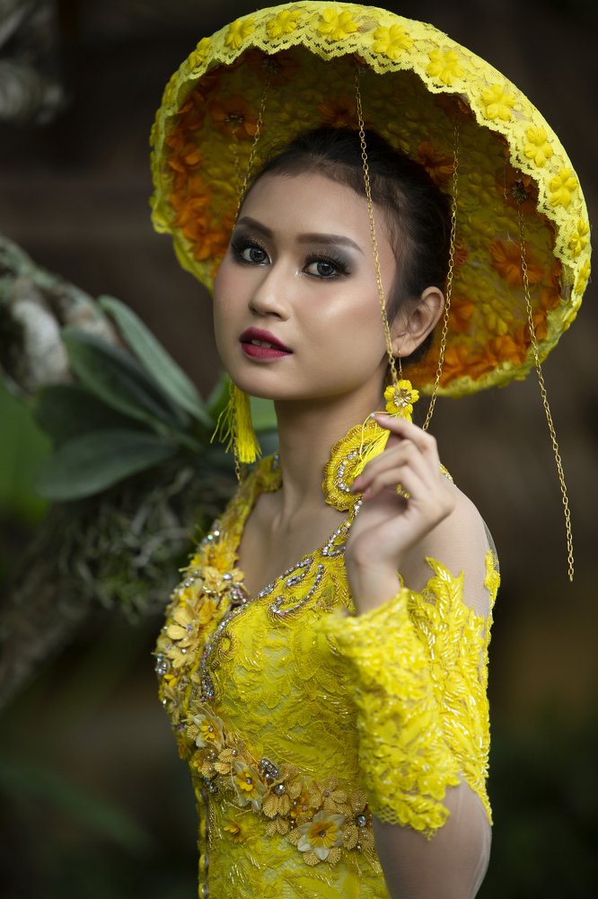 Girl in Yellow