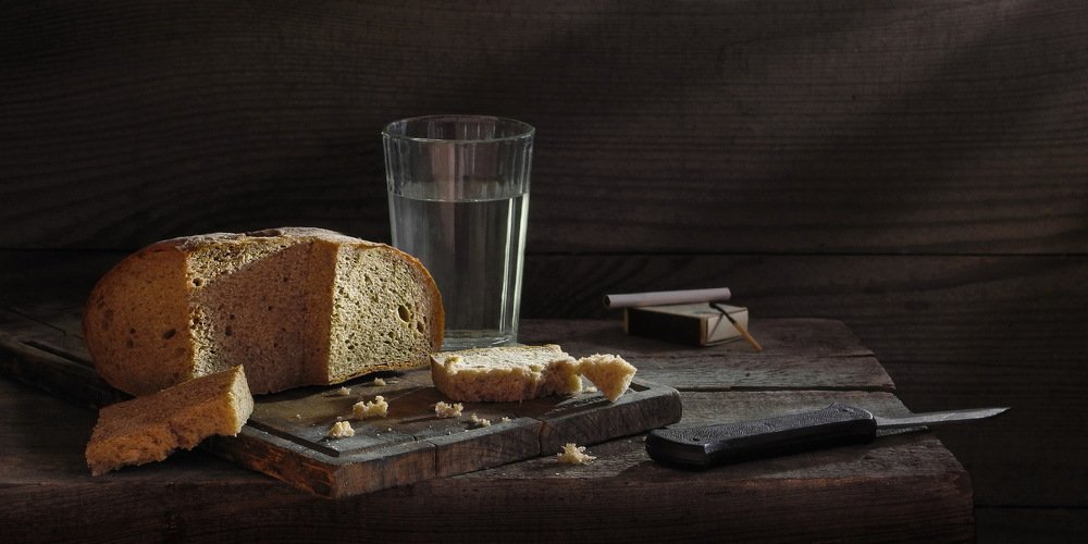 Хлеб да вода - здоровая еда.