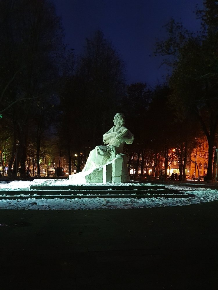 Photograph by Shushanik Karaustayan