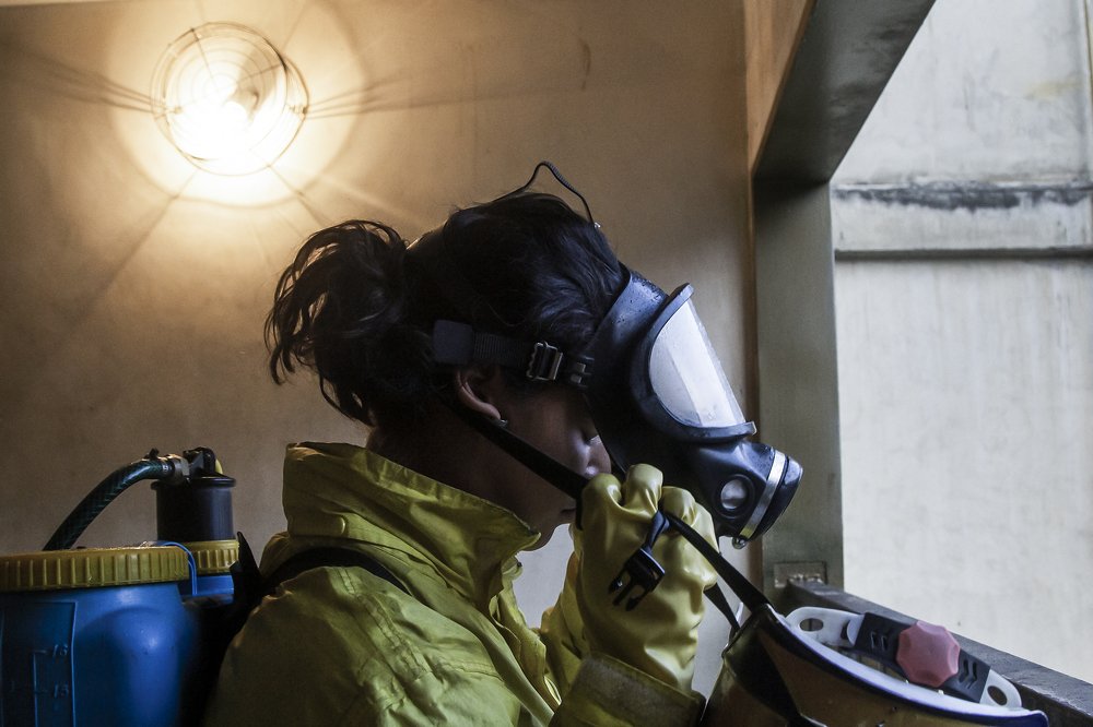 Voluntaria del equipo de GROEC descansando