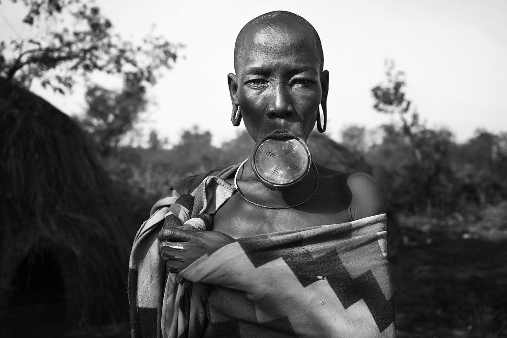 Glance in the silence