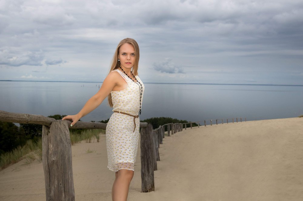 Девушка в дюнах