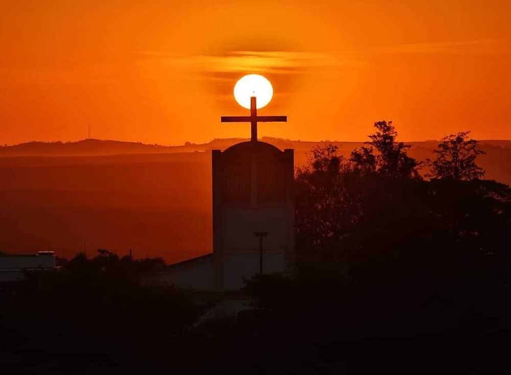 A cruz e o sol