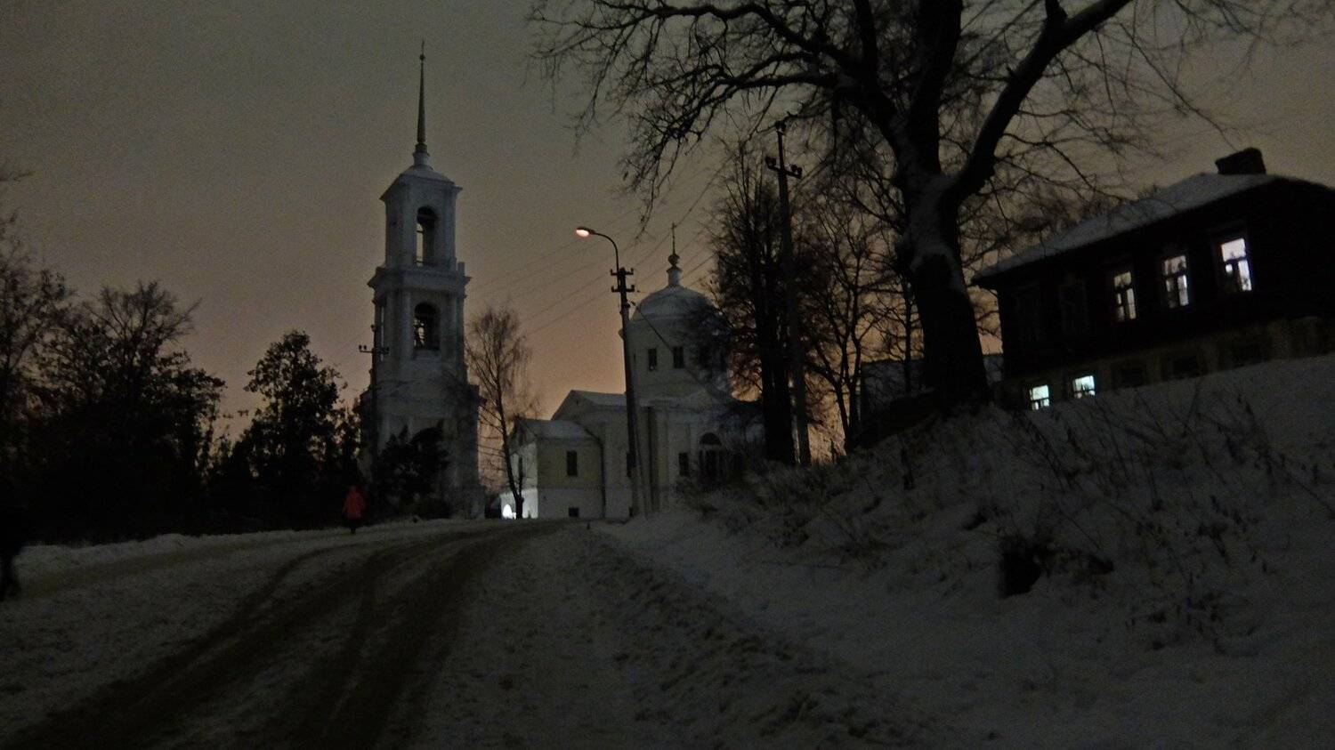 Поздний вечер в провинциальном городке