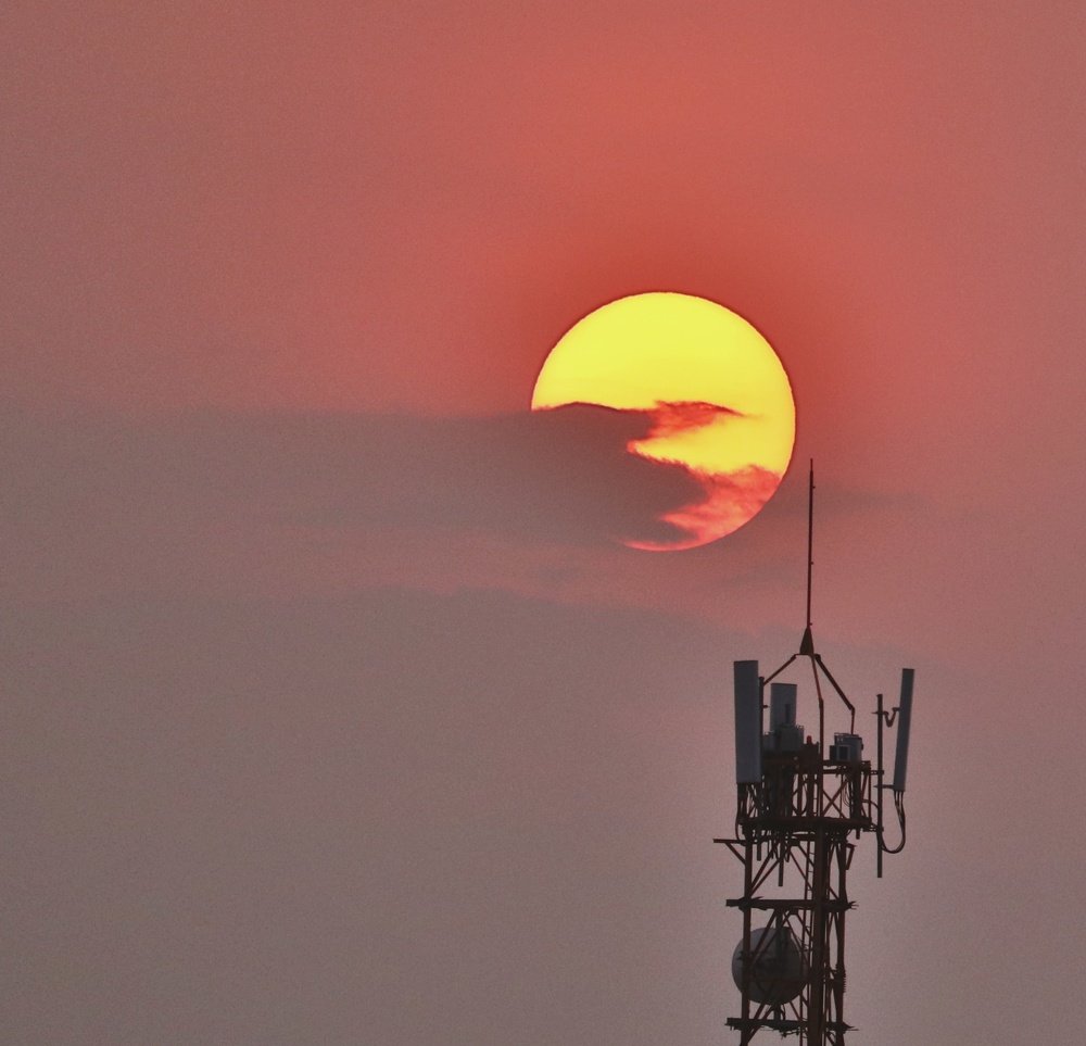 A mão que segura o sol