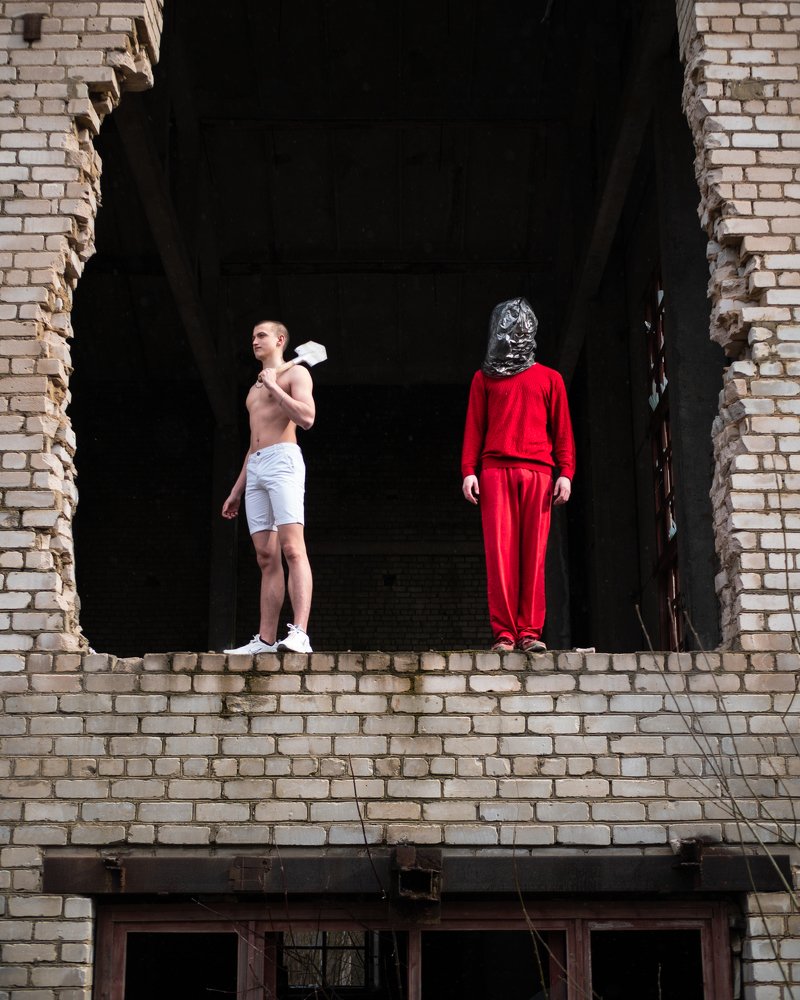 Bathing the red horse