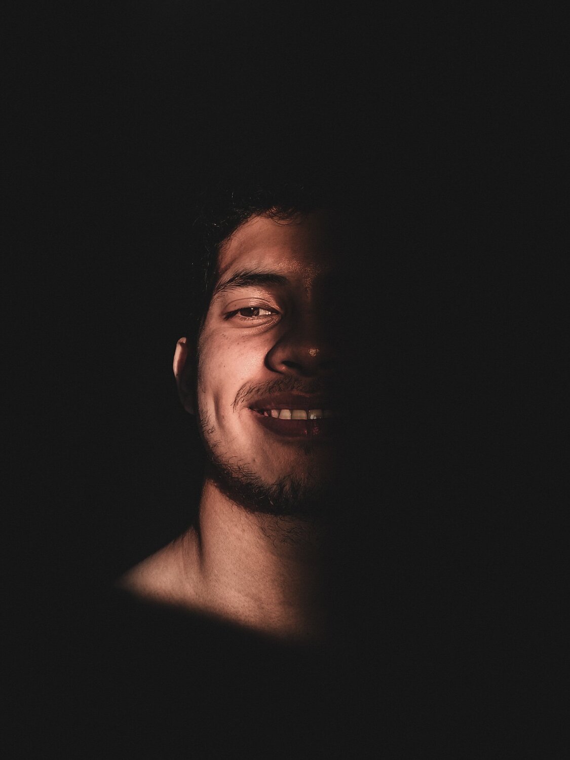 A hidden face: know yourself!