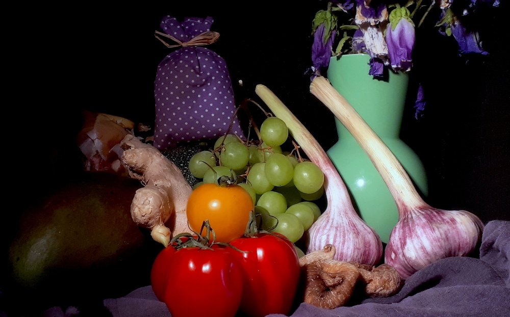 Still life with the garlics