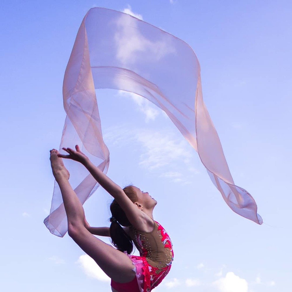 Юная гимнастка