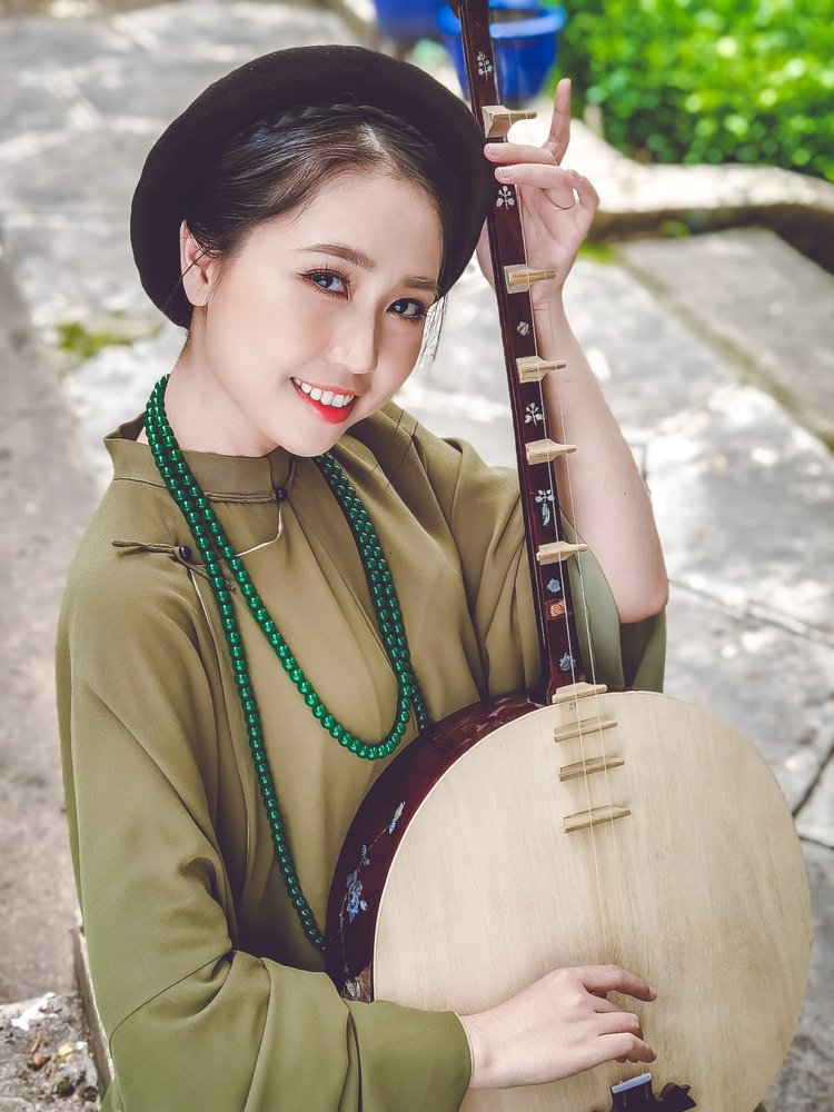 The girl with Vietnamese ancient costume