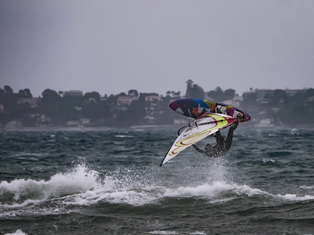 Photograph by Serge Melesan