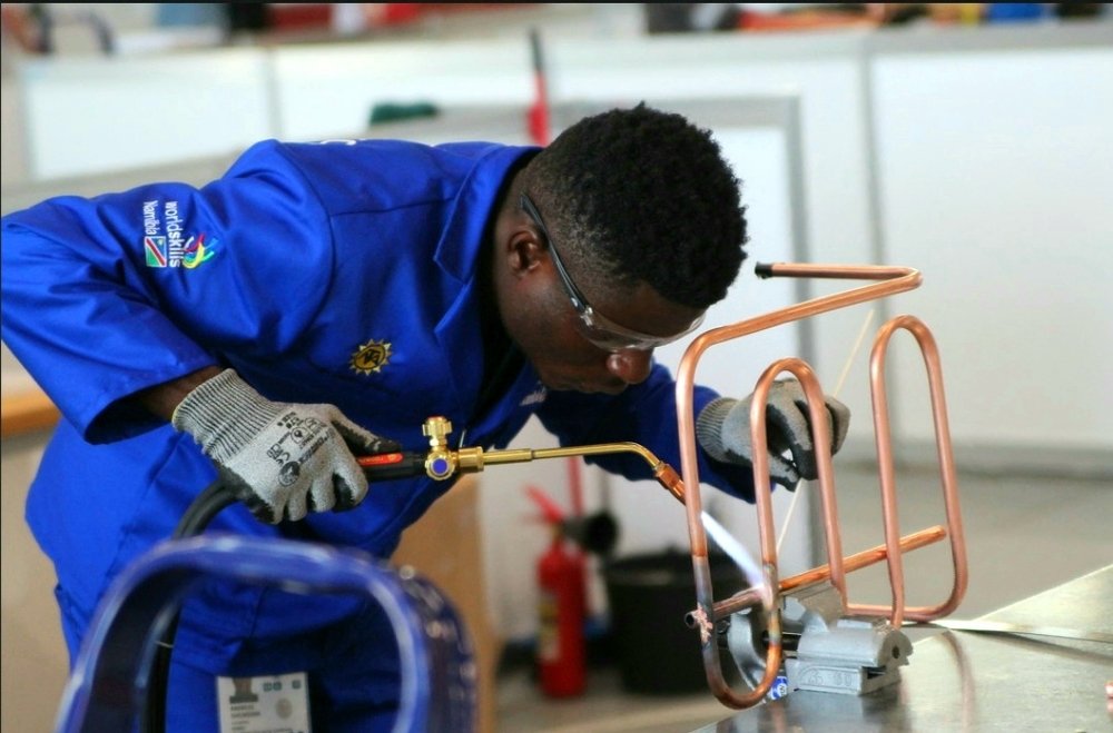 Холодильник начинается с трубки компрессора