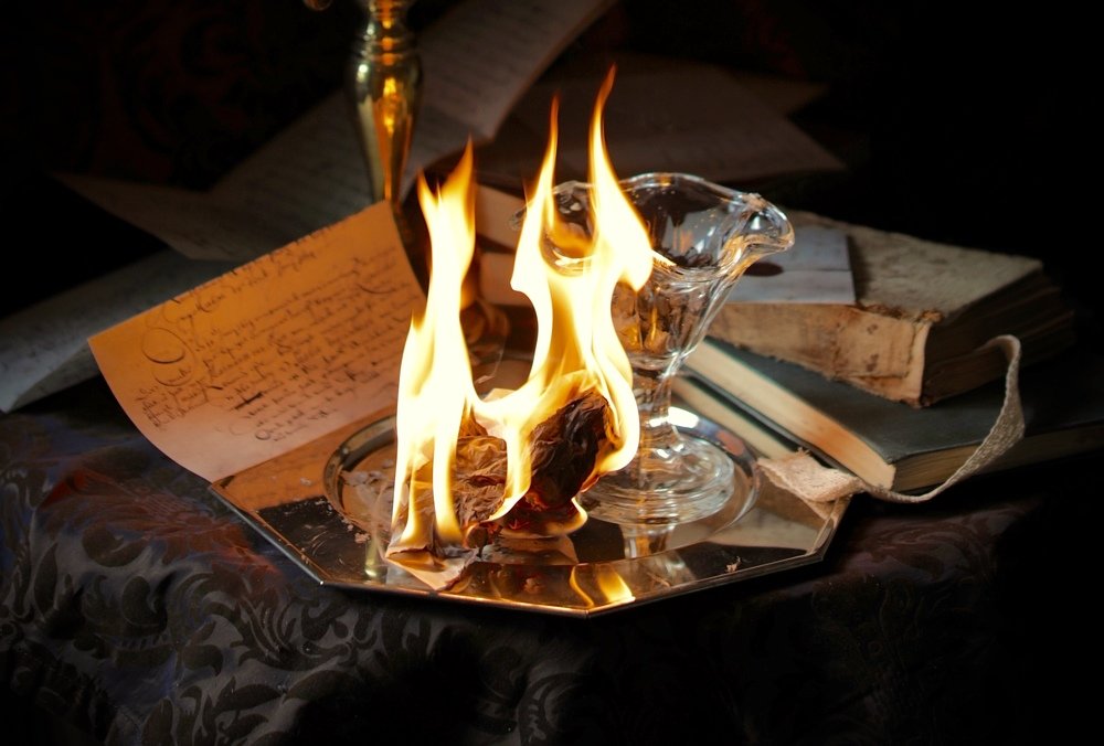 Manuscripts don’t burn. Рукописи не горят.