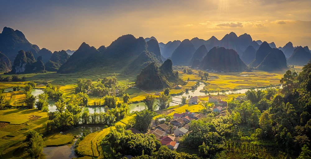 Phong Nam Valley