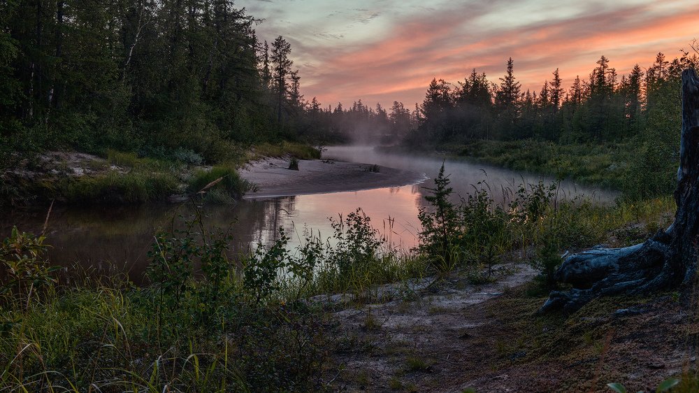 Северная река полярным днём