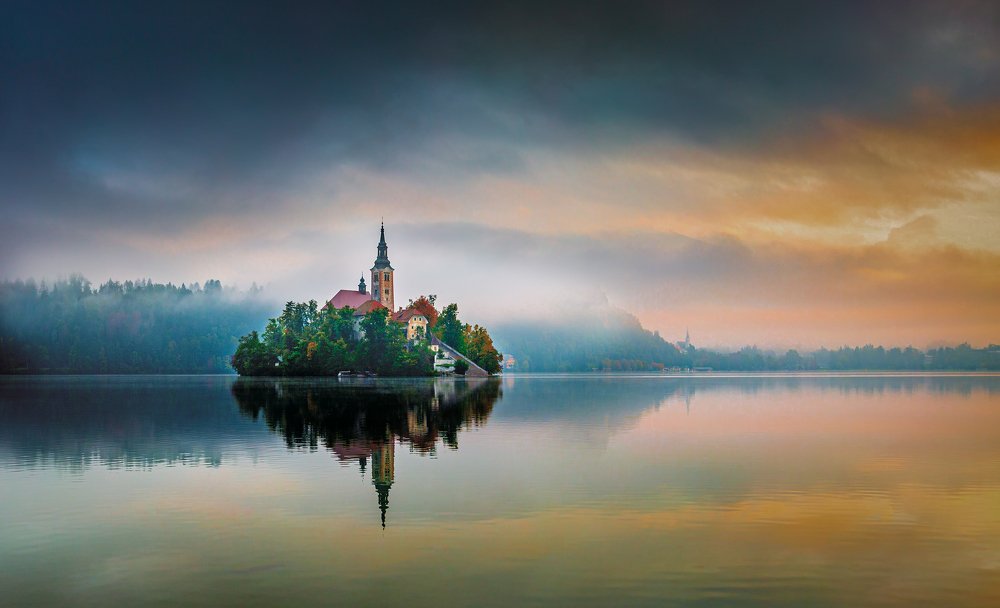 Photograph by Ruzdi Ekenheim