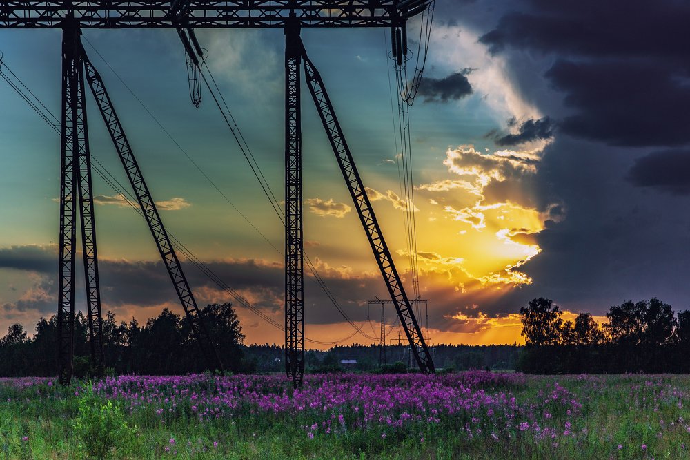 Уходящие в даль провода...