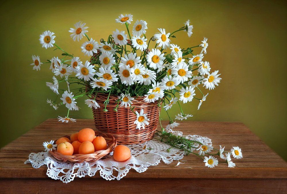Ромашки и абрикосы