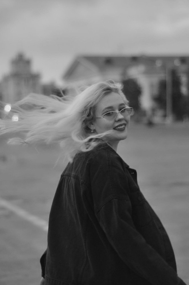 Девушка, вы обронили!